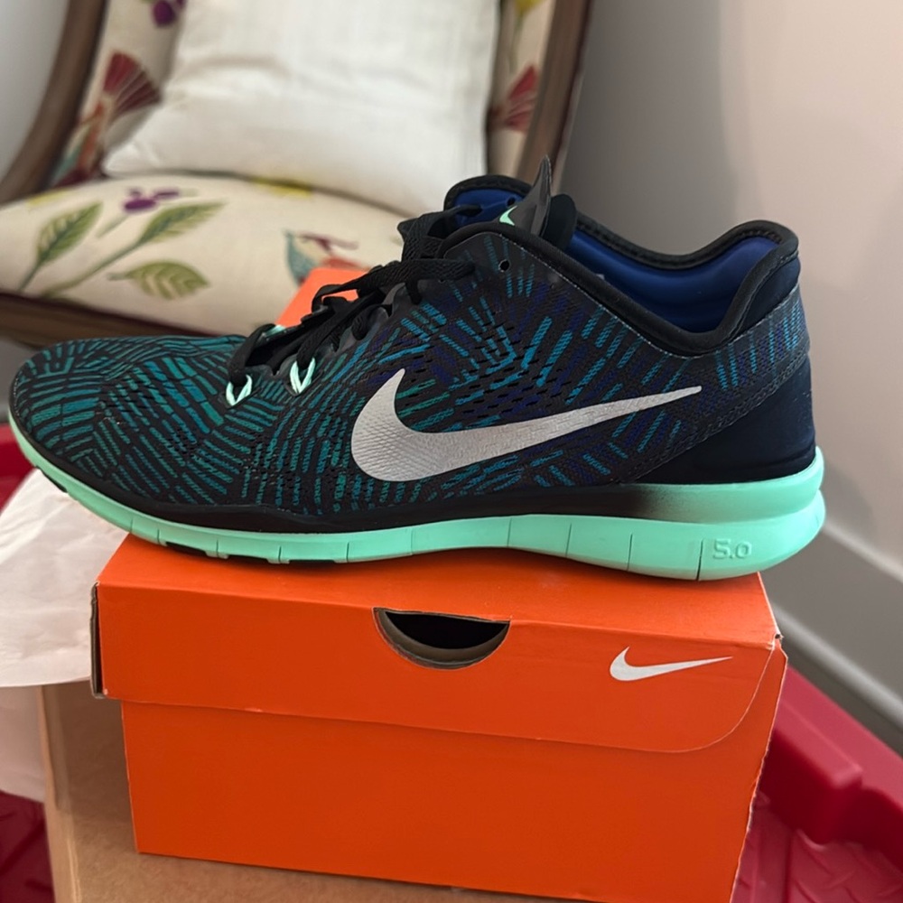 Nike Free Run 5.0 Black and Teal Size 9.5